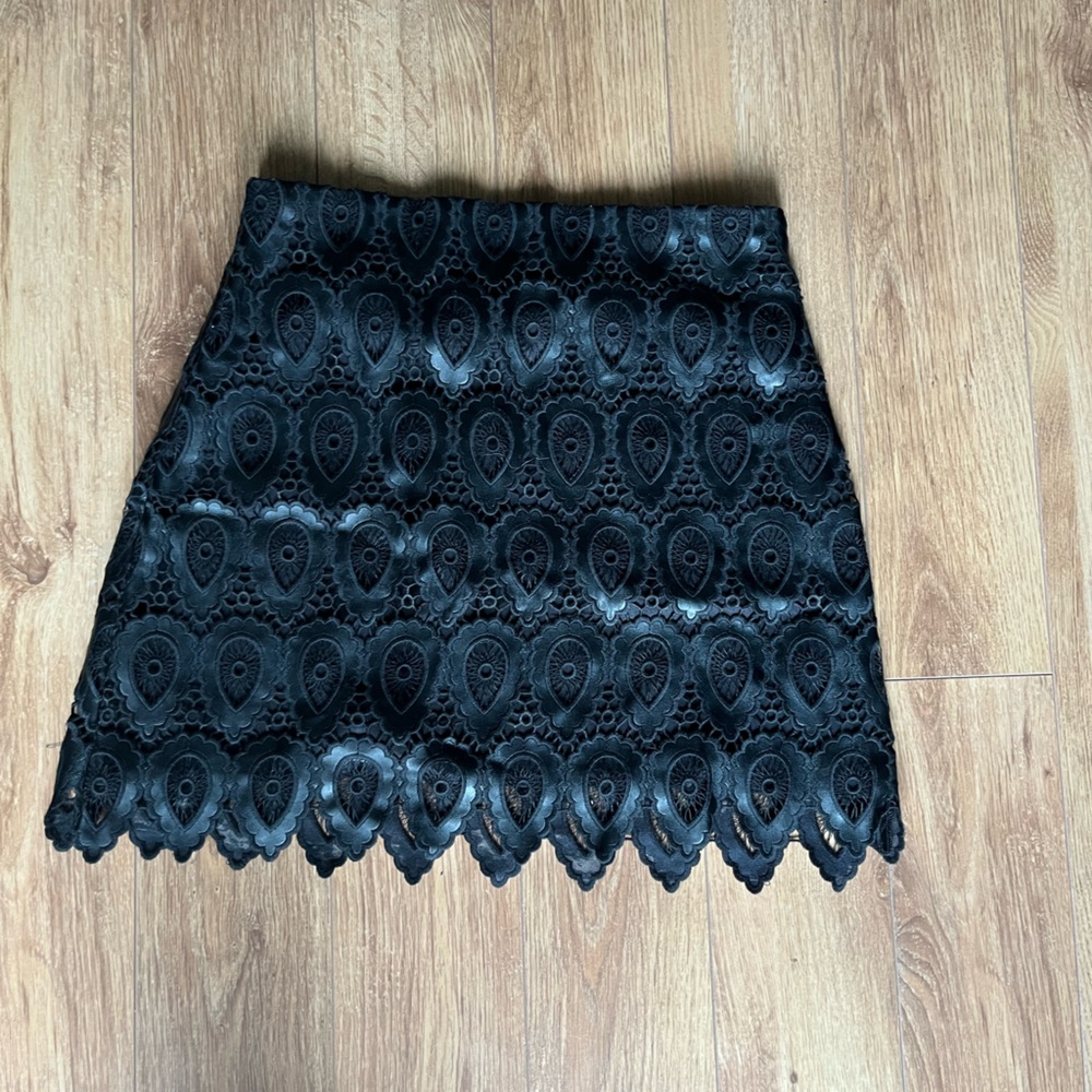 Detailed faux leather skirt